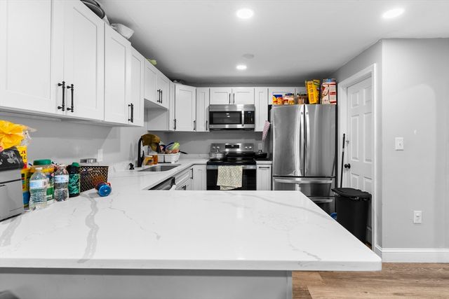 21 Dale Rd, Holbrook, MA 02343