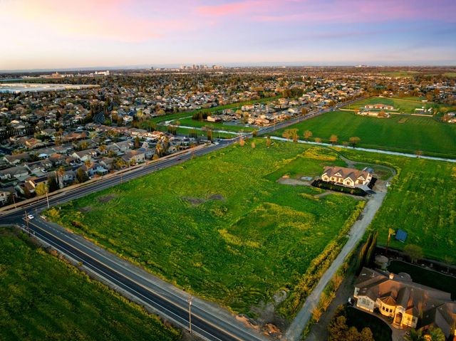 3527 Otis Ave, West Sacramento, CA 95691