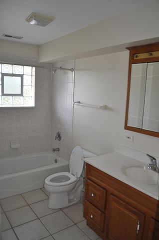 223 S Rush Street 2D, Itasca, IL 60143