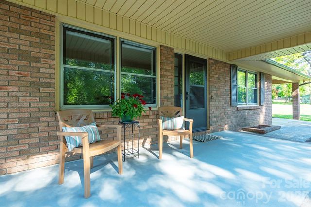 34 Goldmont Street, Black Mountain, NC 28711