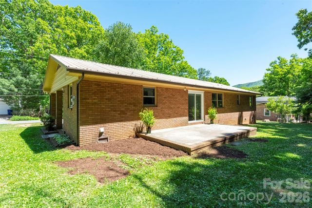 34 Goldmont Street, Black Mountain, NC 28711