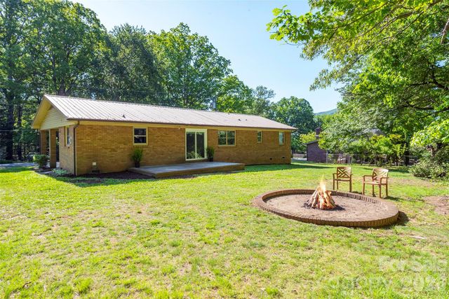34 Goldmont Street, Black Mountain, NC 28711