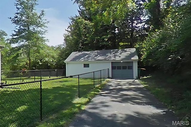 9843 Jacobi Avenue, St Louis, MO 63136