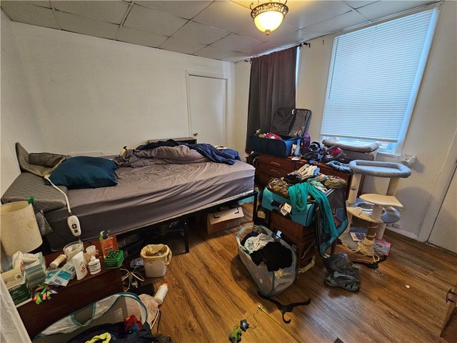 15 Warren St, Crafton, PA 15205