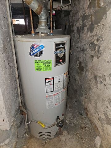 15 Warren St, Crafton, PA 15205