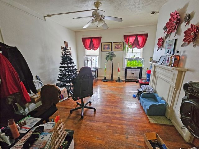 15 Warren St, Crafton, PA 15205