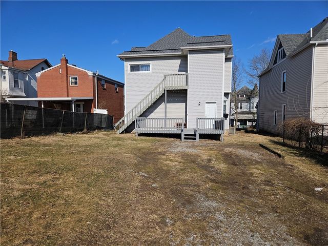 15 Warren St, Crafton, PA 15205