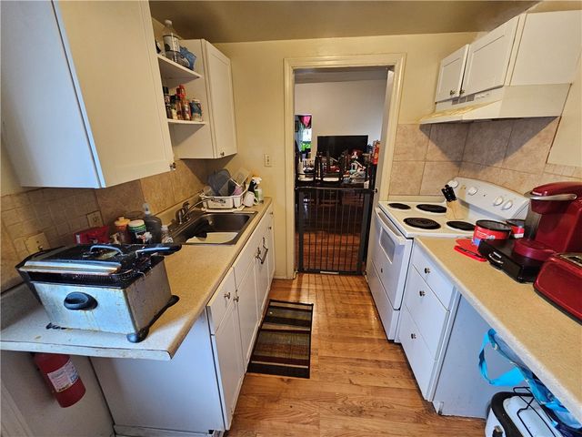 15 Warren St, Crafton, PA 15205