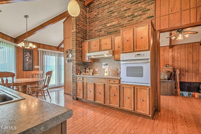 304 Quillen Terrace Circle, Nickelsville, VA 24271