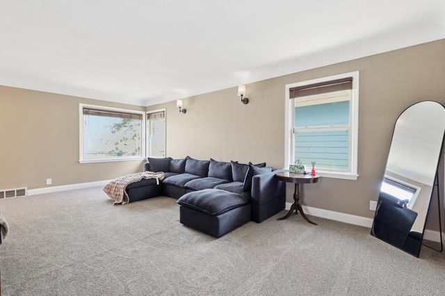 1876 Berkeley Avenue, Saint Paul, MN 55105