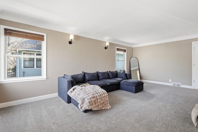 1876 Berkeley Avenue, Saint Paul, MN 55105