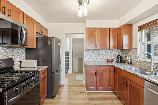 1876 Berkeley Avenue, Saint Paul, MN 55105