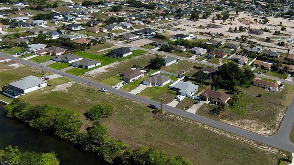 Image 3 of property listing at 1109 NE 15th TER, Cape Coral, FL 33909