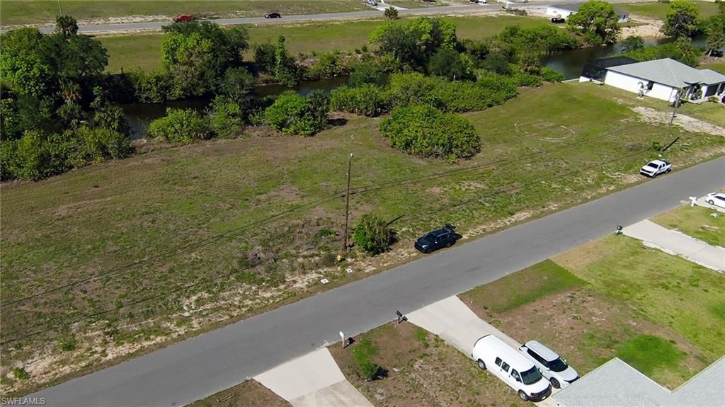 Image 4 of property listing at 1109 NE 15th TER, Cape Coral, FL 33909