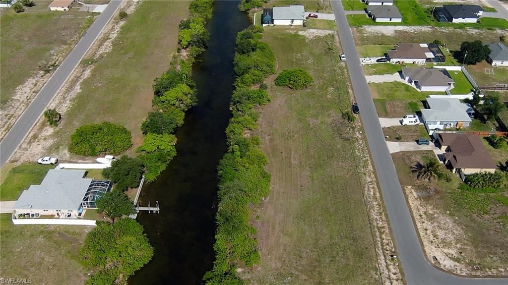 Image 6 of property listing at 1109 NE 15th TER, Cape Coral, FL 33909