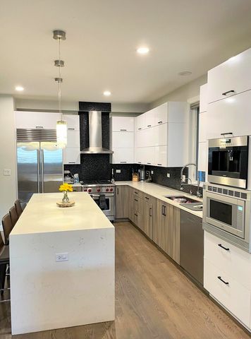 1506 W Superior Street 1, Chicago, IL 60642