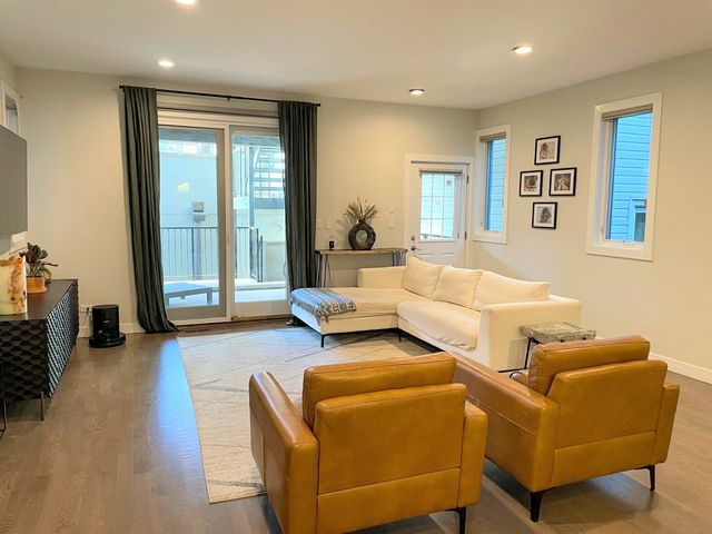 1506 W Superior Street 1, Chicago, IL 60642