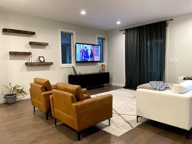 1506 W Superior Street 1, Chicago, IL 60642