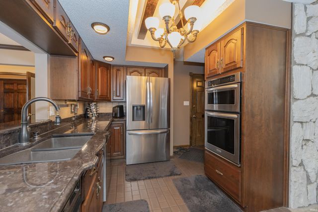 9999 Powers Drive, Newburgh, IN 47630