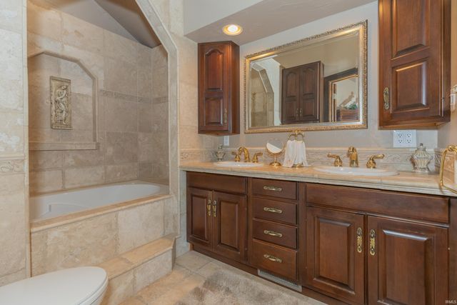 9999 Powers Drive, Newburgh, IN 47630