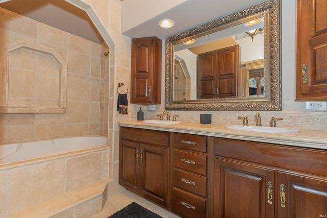 9999 Powers Drive, Newburgh, IN 47630