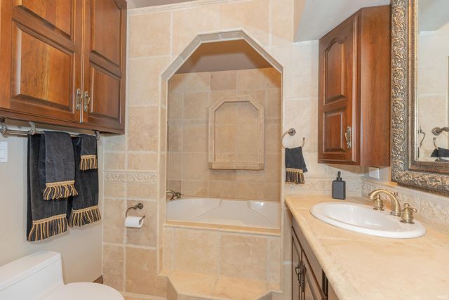 9999 Powers Drive, Newburgh, IN 47630