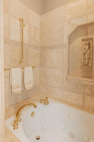 9999 Powers Drive, Newburgh, IN 47630