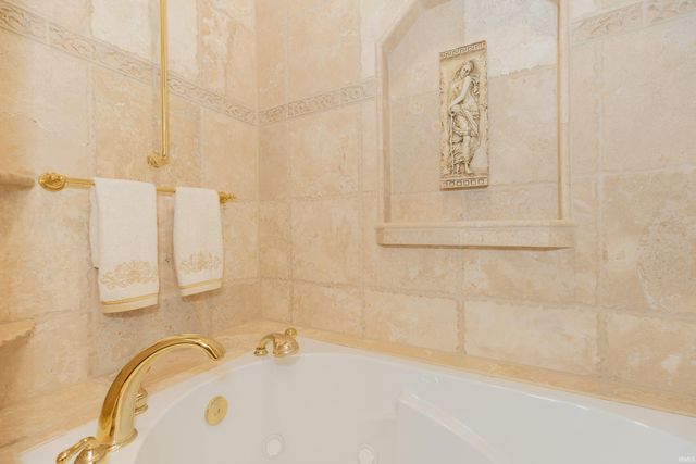 9999 Powers Drive, Newburgh, IN 47630