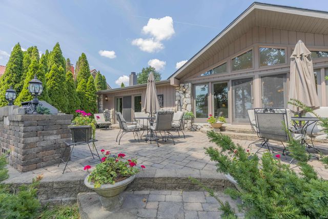 9999 Powers Drive, Newburgh, IN 47630