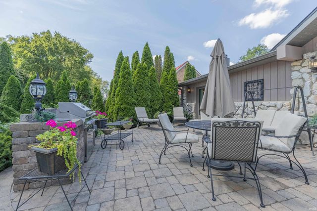 9999 Powers Drive, Newburgh, IN 47630
