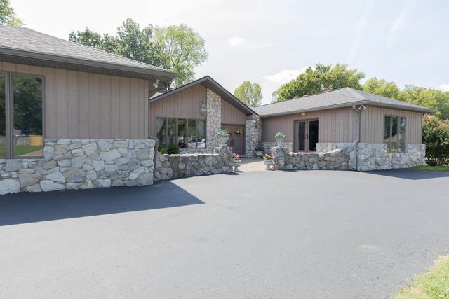 9999 Powers Drive, Newburgh, IN 47630