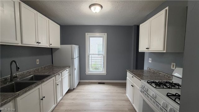 10404 Grandview Avenue, Cleveland, OH 44104