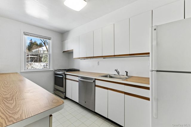 9 Avon Circle C, Rye Brook, NY 10573