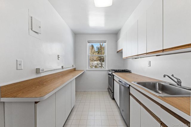 9 Avon Circle C, Rye Brook, NY 10573