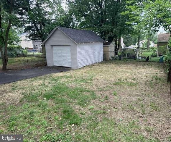 8325 STOW RD, Pennsauken, NJ 08110