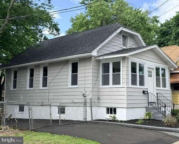 8325 STOW RD, Pennsauken, NJ 08110