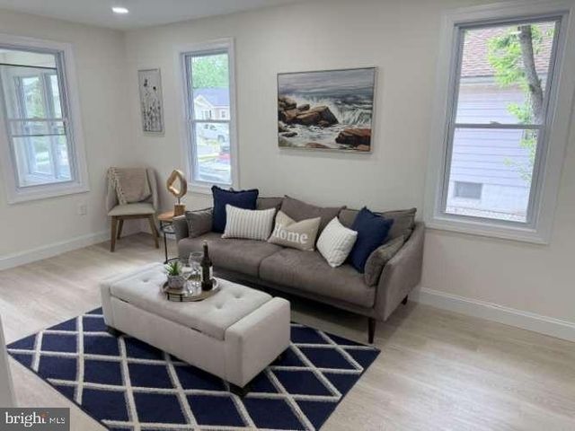 8325 STOW RD, Pennsauken, NJ 08110