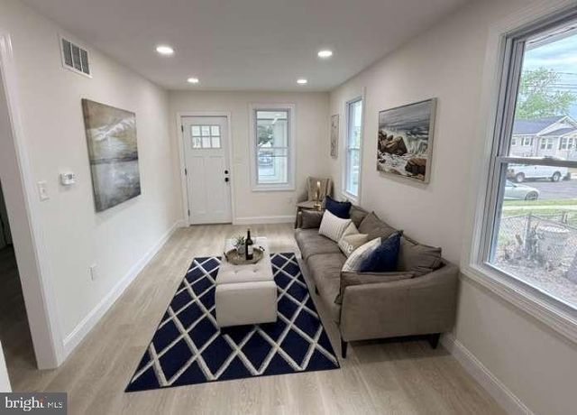 8325 STOW RD, Pennsauken, NJ 08110