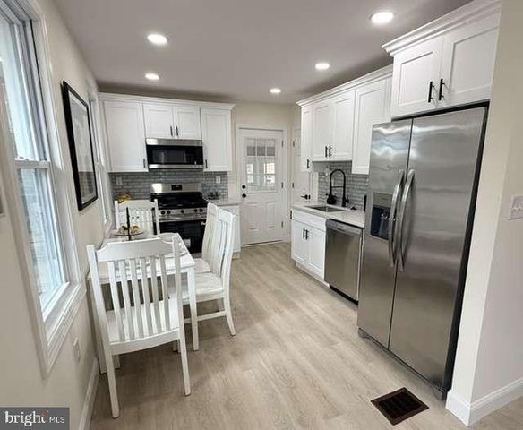 8325 STOW RD, Pennsauken, NJ 08110