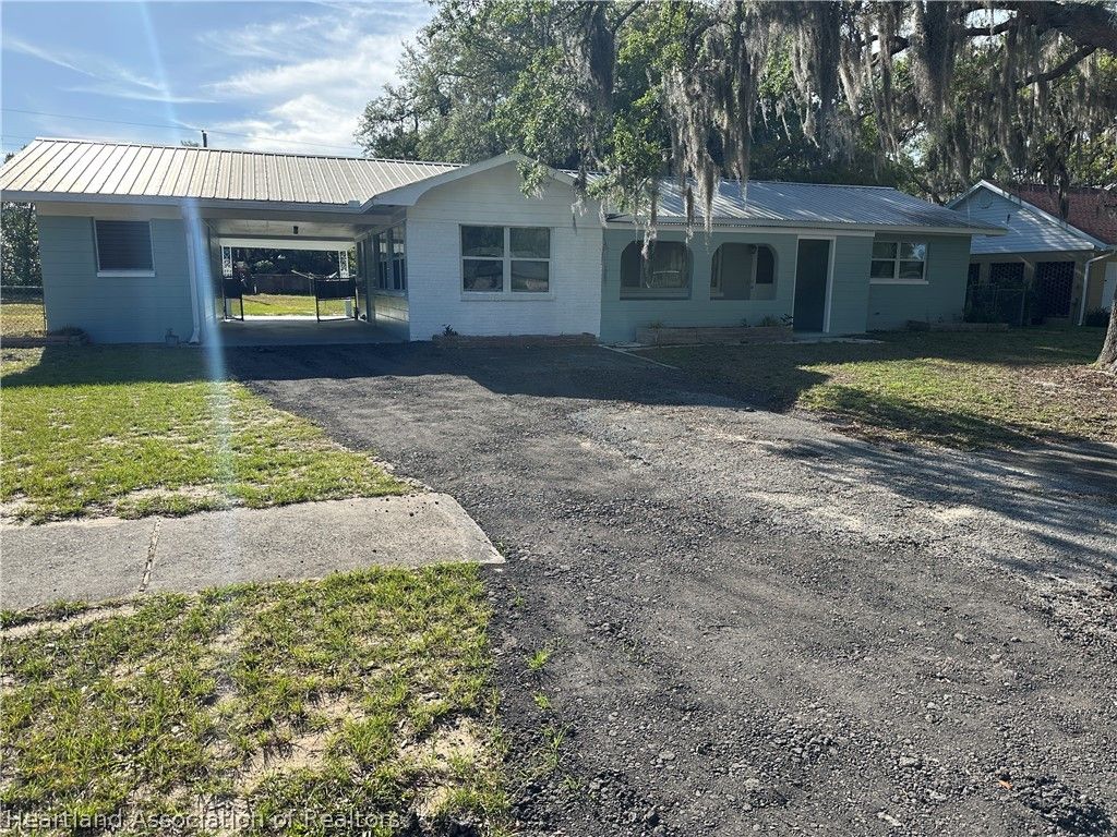 1327 Hotiyee Avenue, Sebring, FL 33870