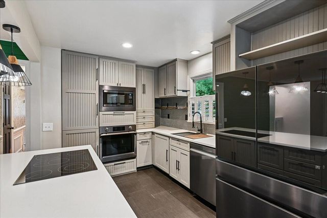 302 Factors Walk, Summerville, SC 29485