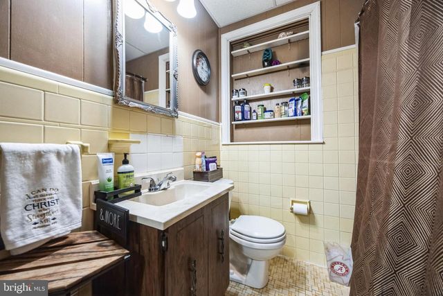 25 STATION AVE, Somerdale, NJ 08083