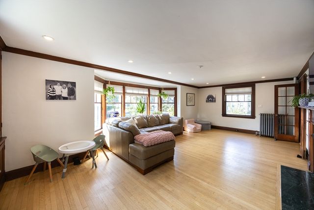 25 Brewster Rd, Framingham, MA 01702