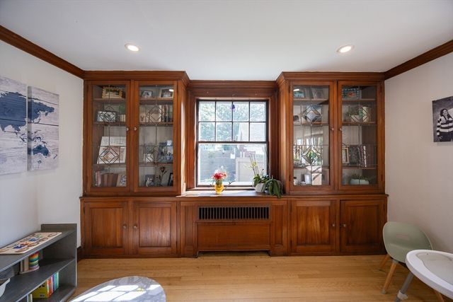 25 Brewster Rd, Framingham, MA 01702