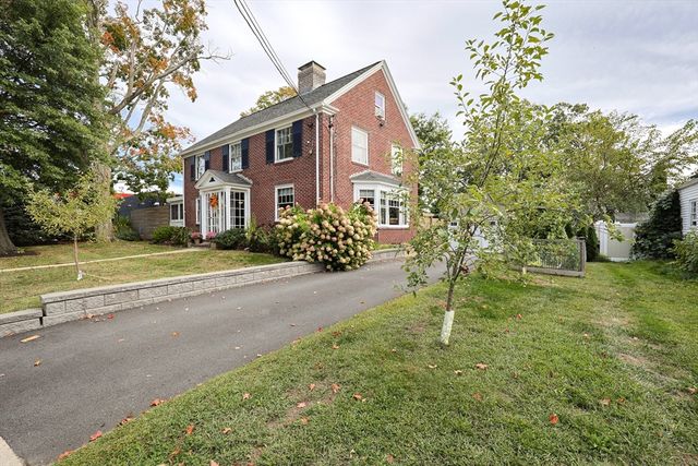 25 Brewster Rd, Framingham, MA 01702