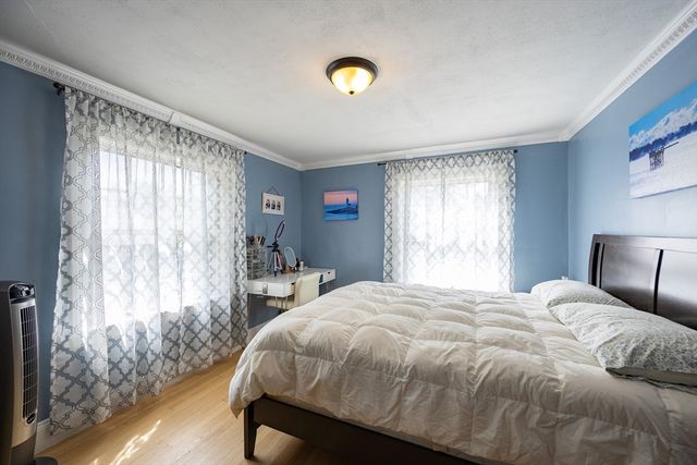 25 Brewster Rd, Framingham, MA 01702