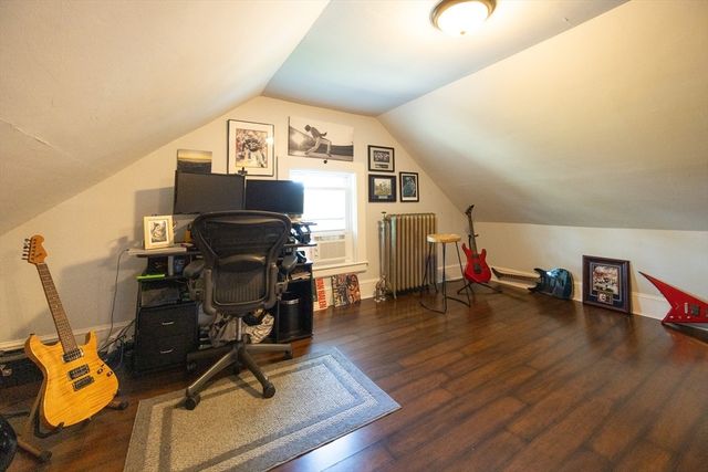 25 Brewster Rd, Framingham, MA 01702