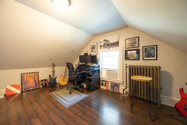 25 Brewster Rd, Framingham, MA 01702