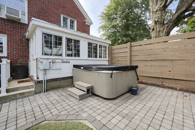 25 Brewster Rd, Framingham, MA 01702