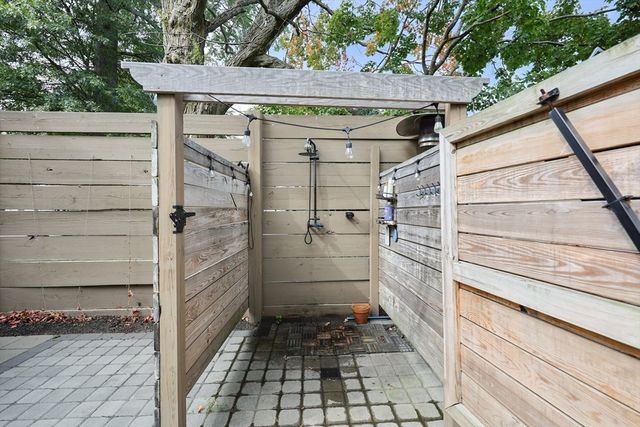 25 Brewster Rd, Framingham, MA 01702